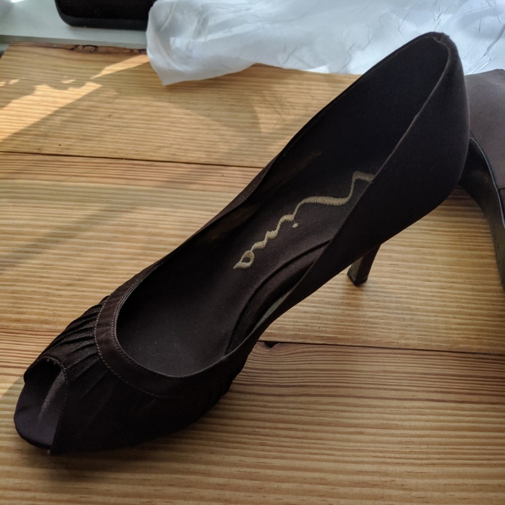 Vintage Style Brown Satin Peep-toe Heel